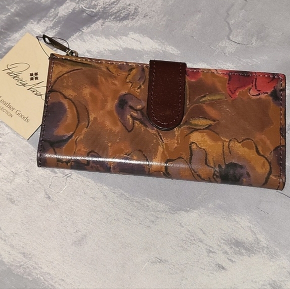 Patricia Nash Nazari bi fold NWT - Picture 2 of 5